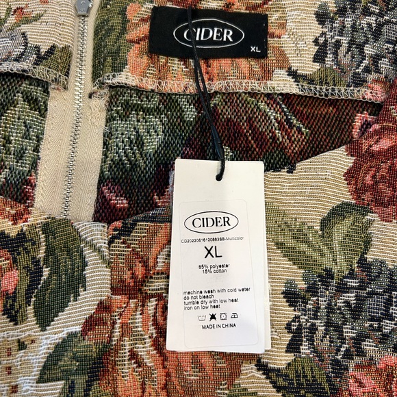 Cider Embroidered Floral Crop Top with Ling Sleeves and Zip Back Detail, XL - Picture 3 of 7